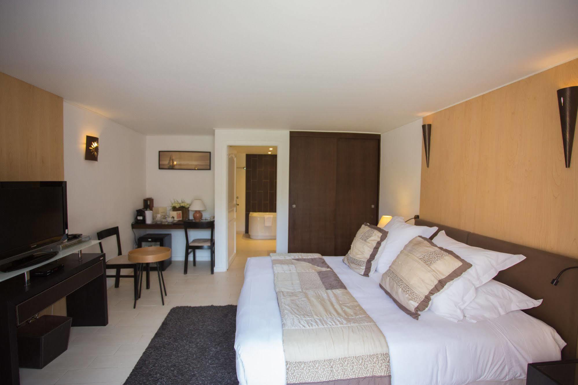Hotel Le Verger Maelvi Grimaud Buitenkant foto